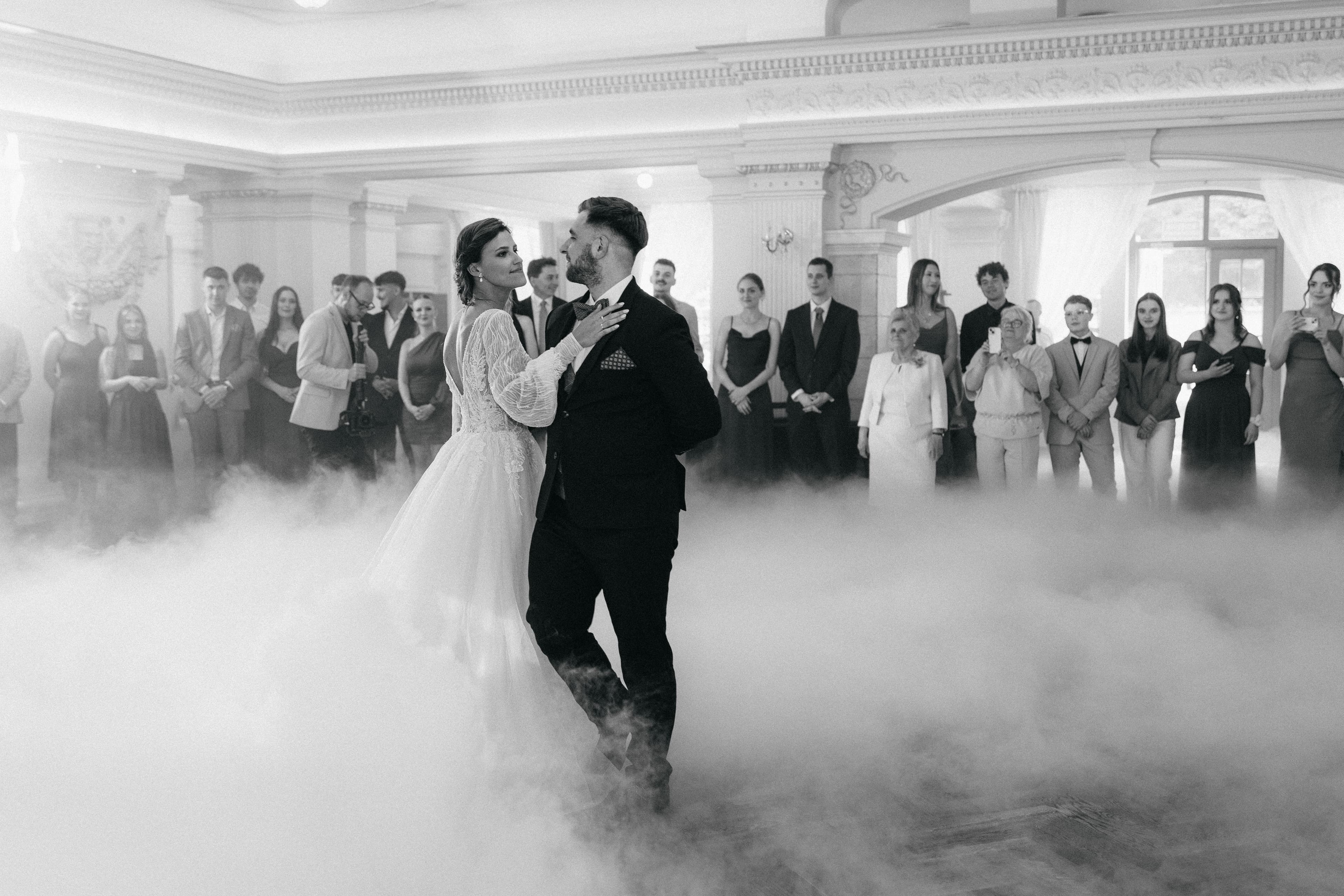 sala weselna, aranżacja przestrzeni i światła - WHY Wedding Śląsk